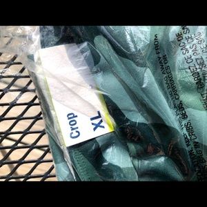 OldNavy camo highwaisted cropped leggings